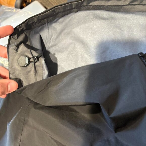 Arc'teryx Men's Black Jacket - Picture 4 of 6